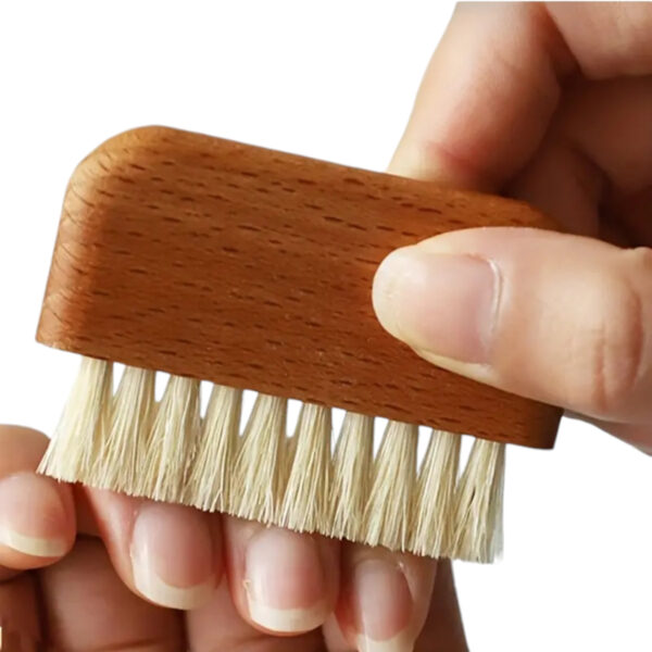 CEPILLO DE CERDAS NATURALES PARA UÑAS