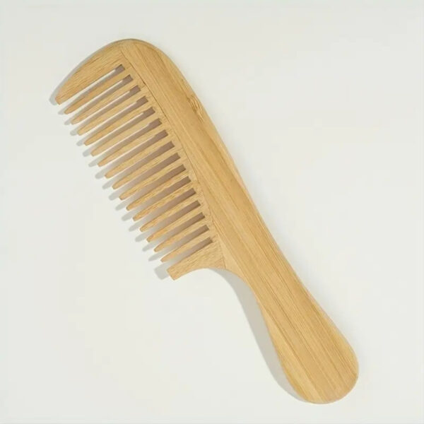 PEINETA DE MADERA CON MANGO DIENTES FINOS