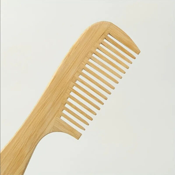 PEINETA DE MADERA CON MANGO DIENTES FINOS